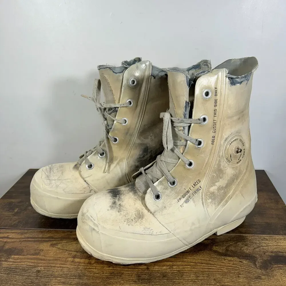 Vintage 70s Bata Mickey Mouse Bunny Boots White Extreme Cold Weather Mens 10